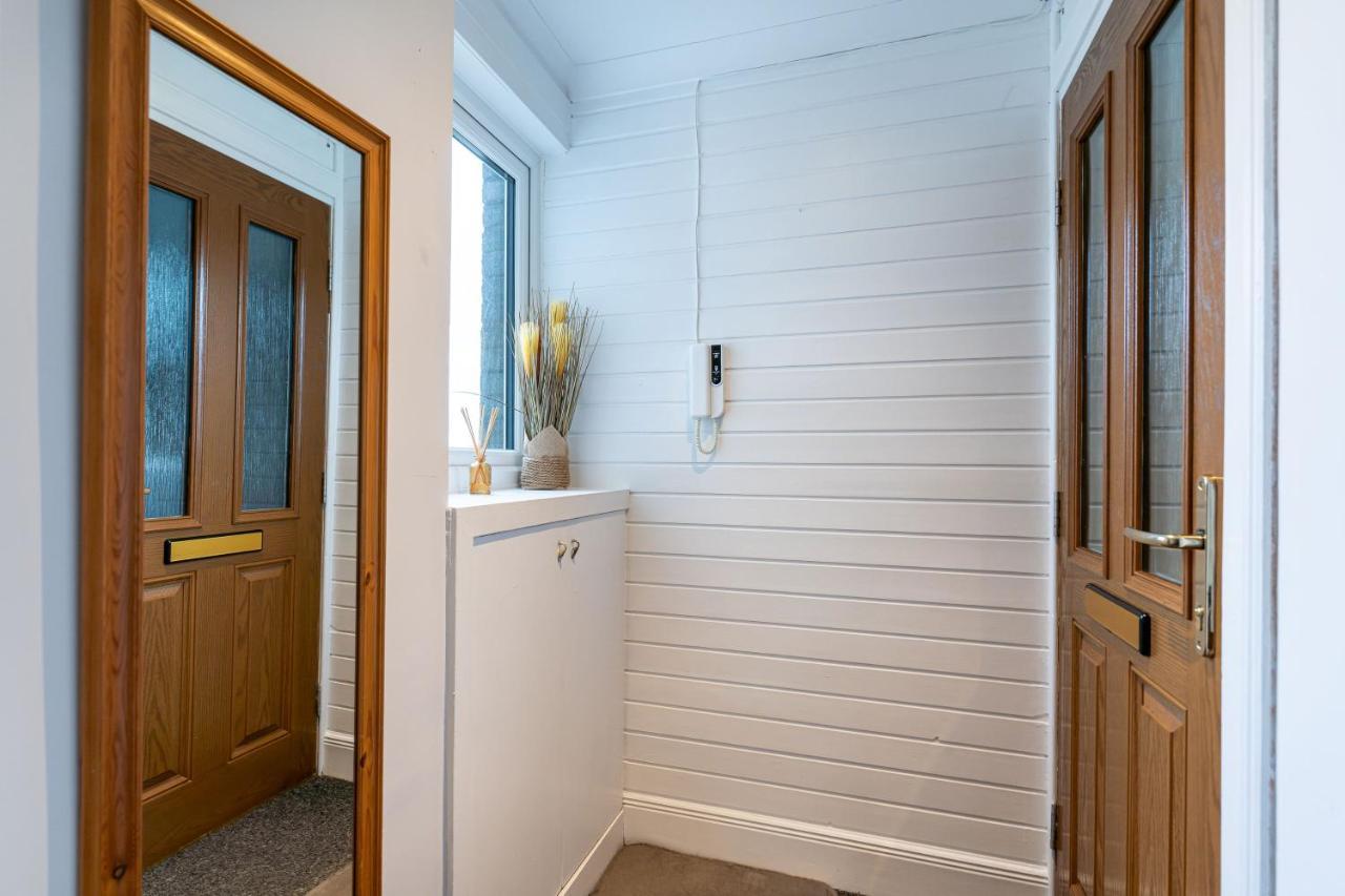 Lovely 3-Bedroom Flat With Free Parking Bridge of Allan Exterior foto